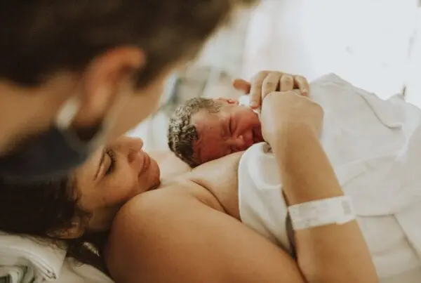 Foto Jackie Goulart, nascimento da Julia, parto da Paula, que teve equipe multiprofissional. Obstetriz Gisele Leal, Doula Fran Custódio, Obstetra Priscila Huguet.